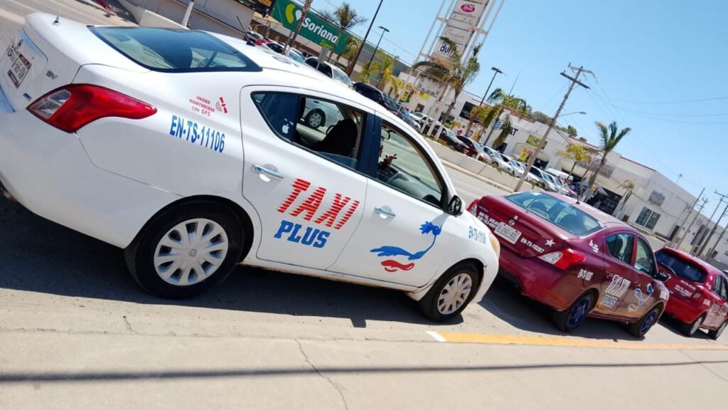Unidad de Taxi Plus Ensenada para traslados